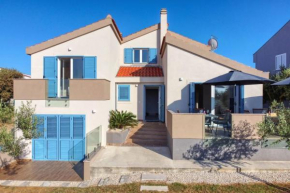 Beachfront Holiday House Victoria - CROWONDER LUXURY RENT